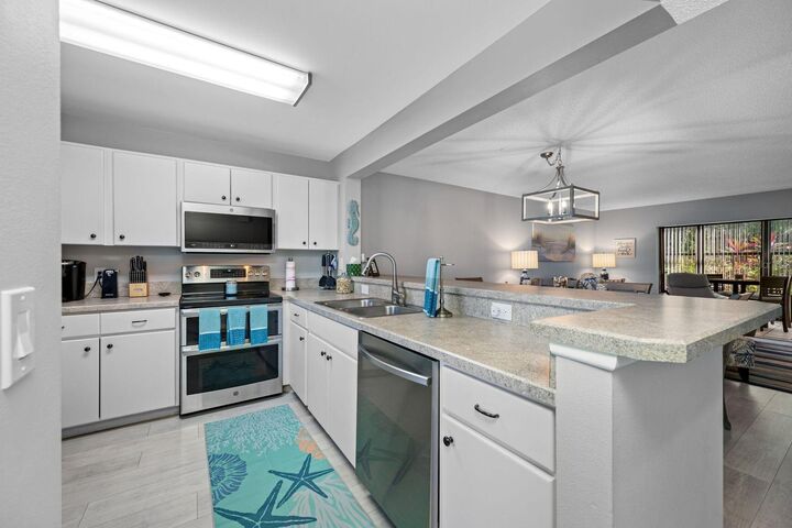 Property Photo: 703 Oakview Drive 703 FL 34210