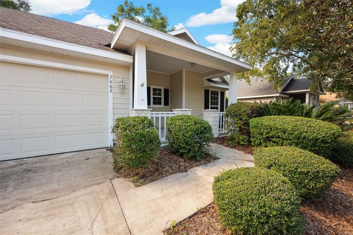 Property Photo: 7462 SW 84th Drive FL 32608