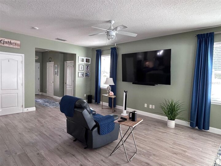 Property Photo: 1013 Flagstone Court FL 32703