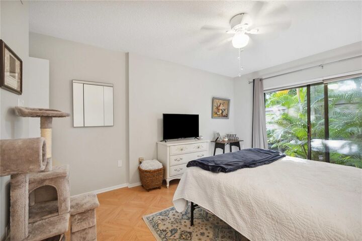 Property Photo: 2584 Arboretum Circle 20 FL 34232