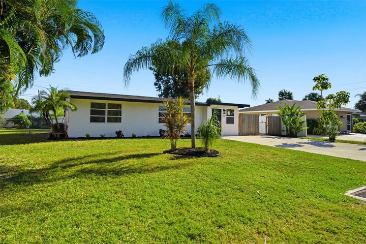 Property Photo: 152 Tanager Road FL 34293