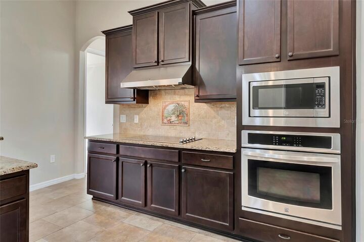 Property Photo:  10816 Wyandotte Drive  FL 34711 