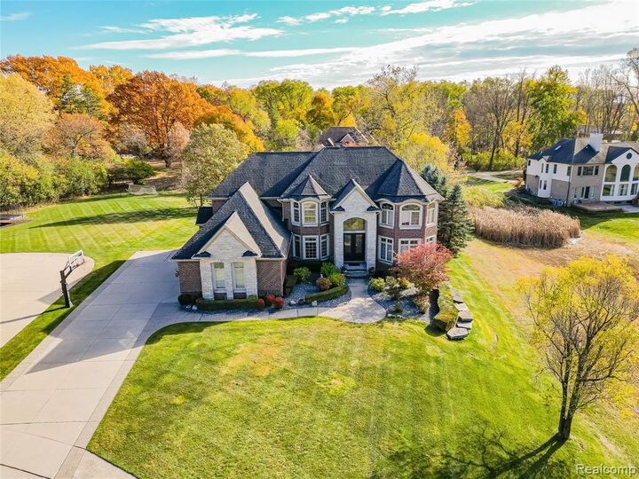 Property Photo:  2953 Squire Court  MI 48098 6211 