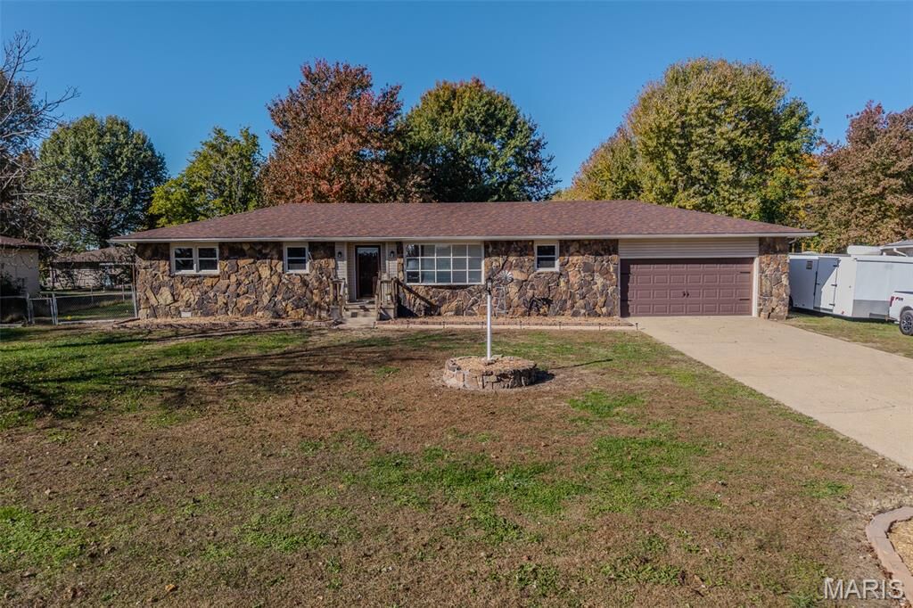 Property Photo:  2083 King James Road  MO 65536 