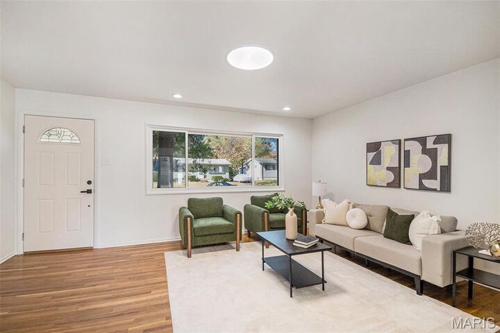 Property Photo: 274 Dashwood Drive MO 63135