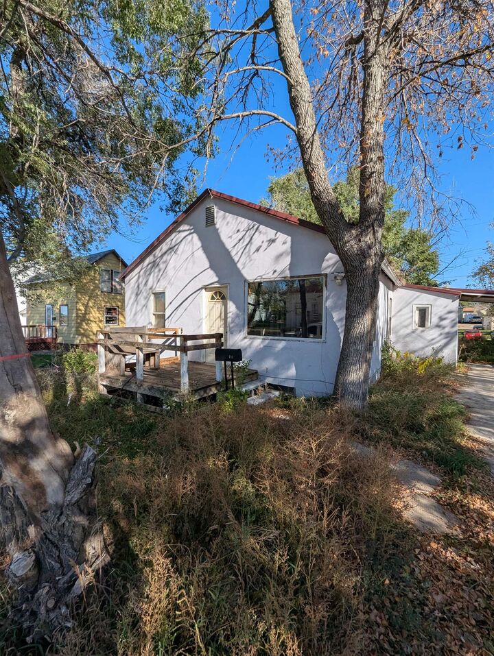 Property Photo: 711 5th St SW ND 58701