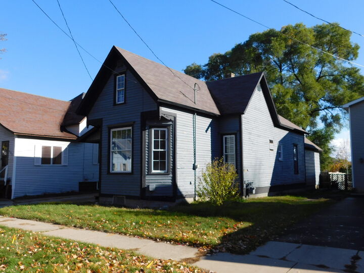 Property Photo:  607 Kosciusko Street  MI 49660 