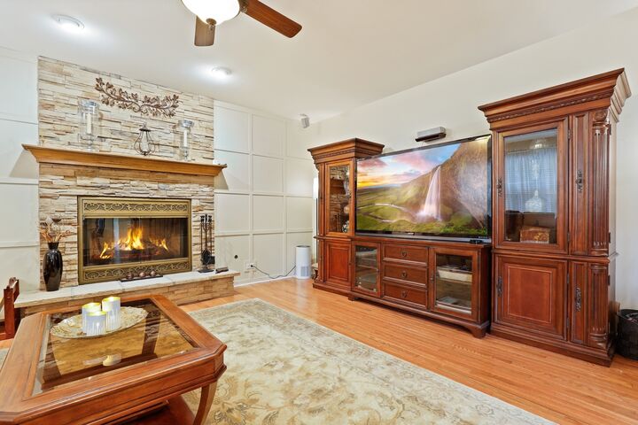 Property Photo: 521 Litchfield Way IL 60543