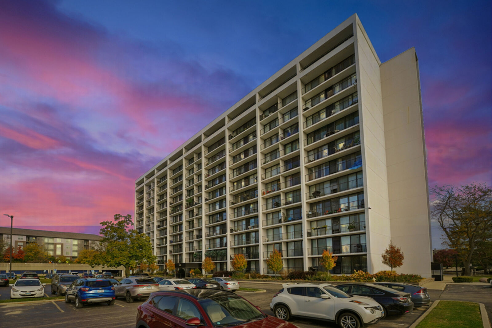 Property Photo:  2005 S Finley Road 1202  IL 60148 