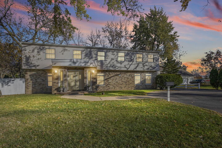 Property Photo:  1323 S Roselle Road  IL 60193 