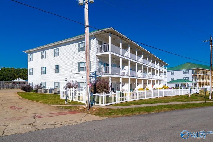 Property Photo: 5799 Bay Village Drive 1004 AL 35611