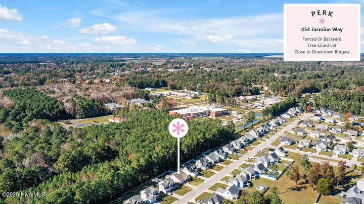 Property Photo: 454 Jasmine Way NC 28425