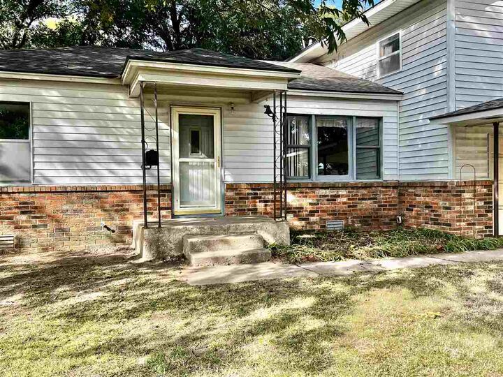 Property Photo:  921 N 8th Street  OK 74631 