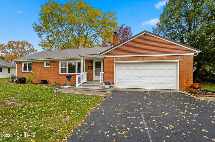 Property Photo:  1008 Eastview Drive  OH 45840 