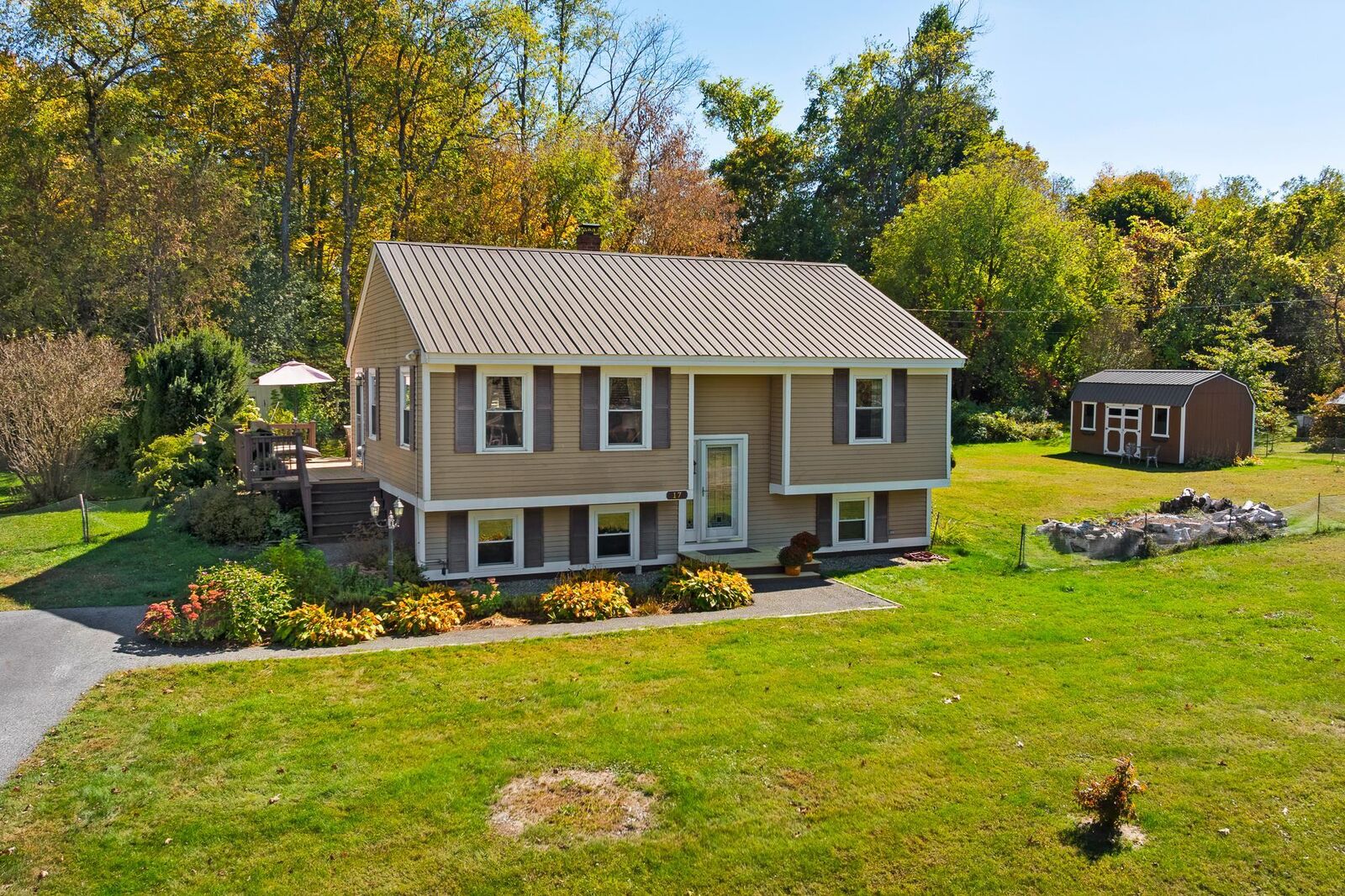 Property Photo:  17 Alderwood Court  NH 03743 