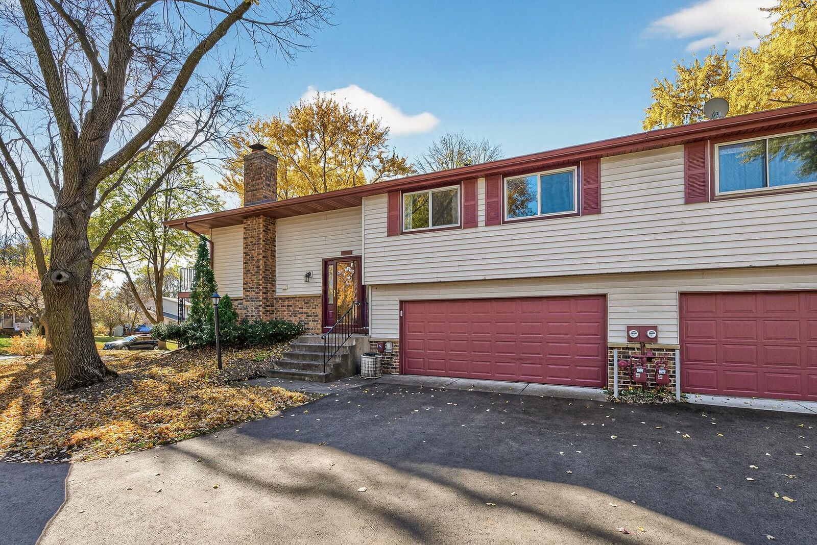 Property Photo: 3622 Garden Boulevard N MN 55128