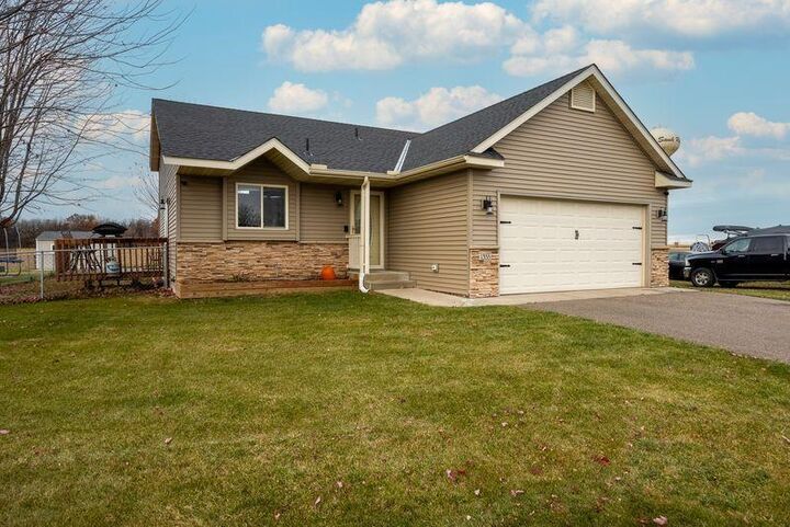 1355 Onyx Way NE  Sauk Rapids MN 56379 photo