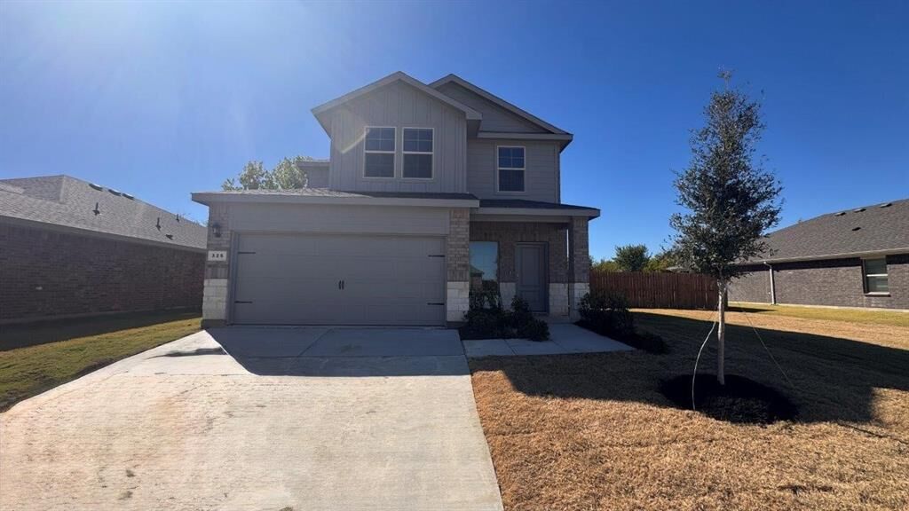 Property Photo: 325 Wildrose Circle TX 76033