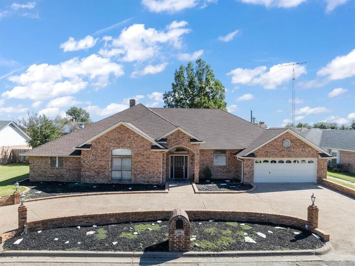 Property Photo:  906 Greenleaf Drive  TX 76667 