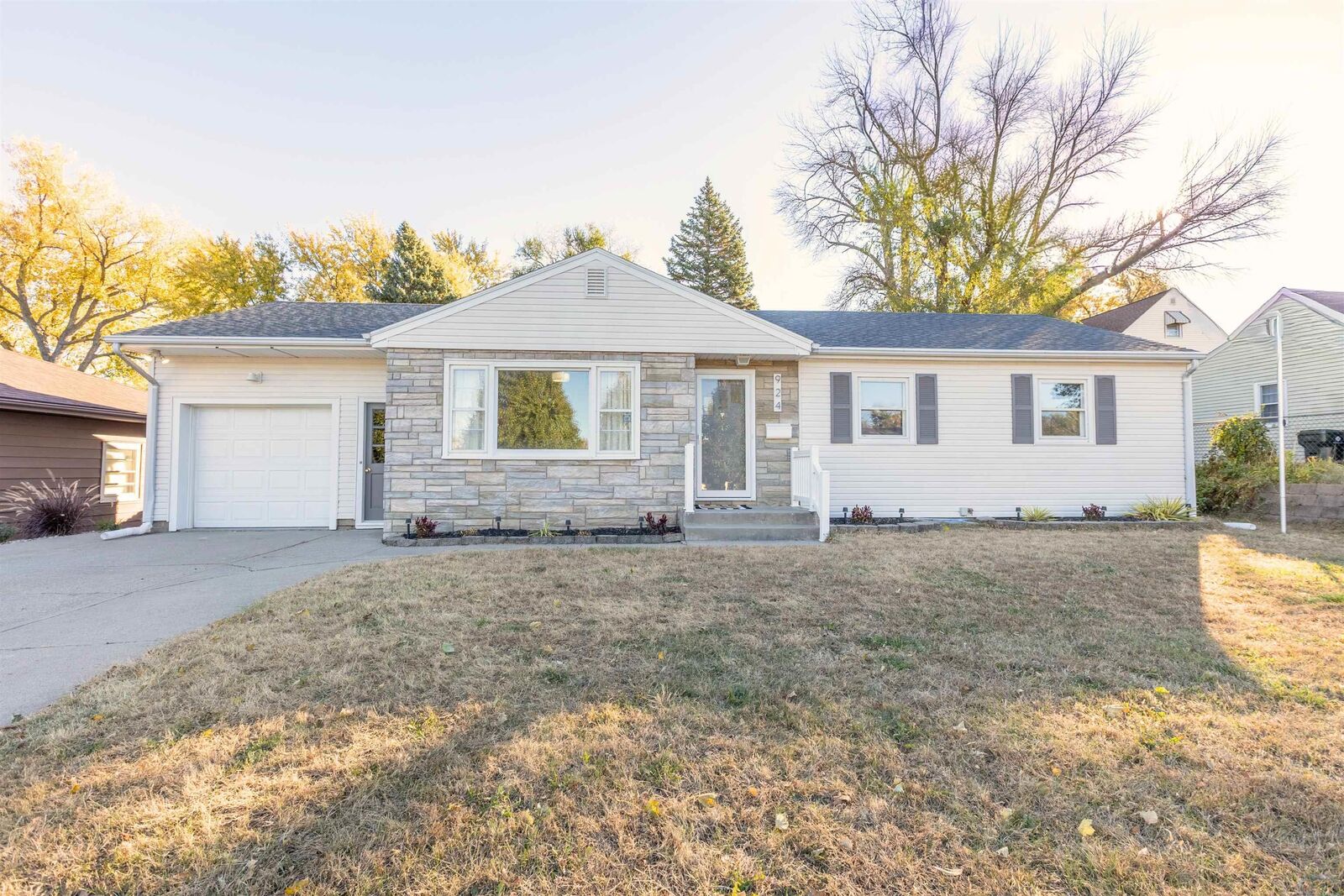 Property Photo:  924 S Saint Marys Street  IA 51106 