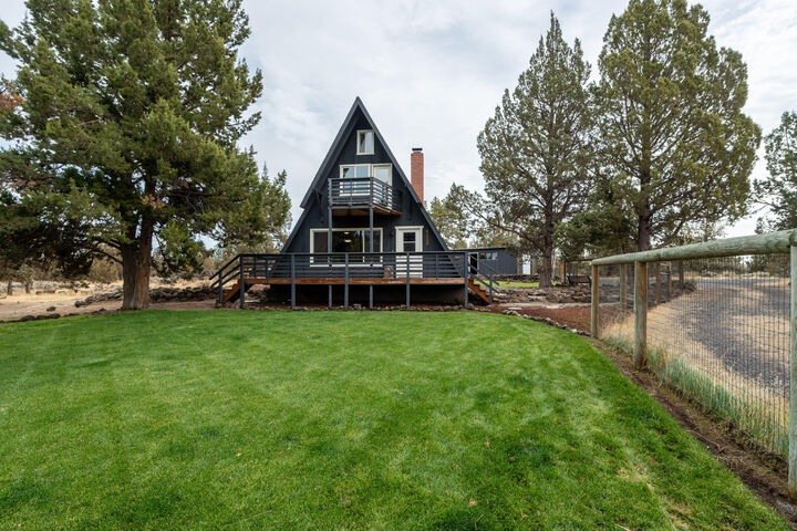 Property Photo: 5325 NW Jackpine Avenue OR 97756