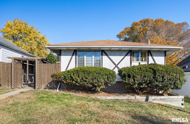 Property Photo: 1411-1413 E Tripp Avenue 2 IL 61603