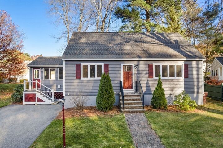 102 Montgomery Ave  Lowell MA 01851 photo