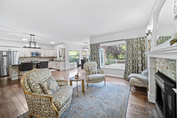 Photo de la propriété:  187 Gleneagles View  AB T4C 1W2 