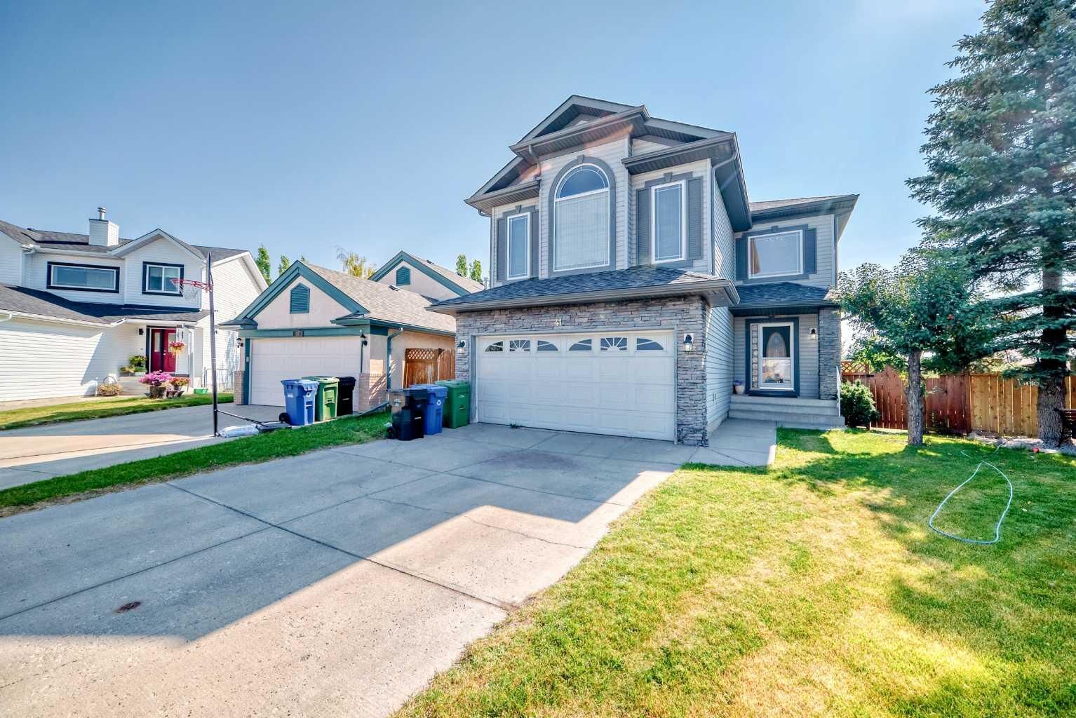 Property Photo: 41 Covette Bay NE AB T3K 4S9