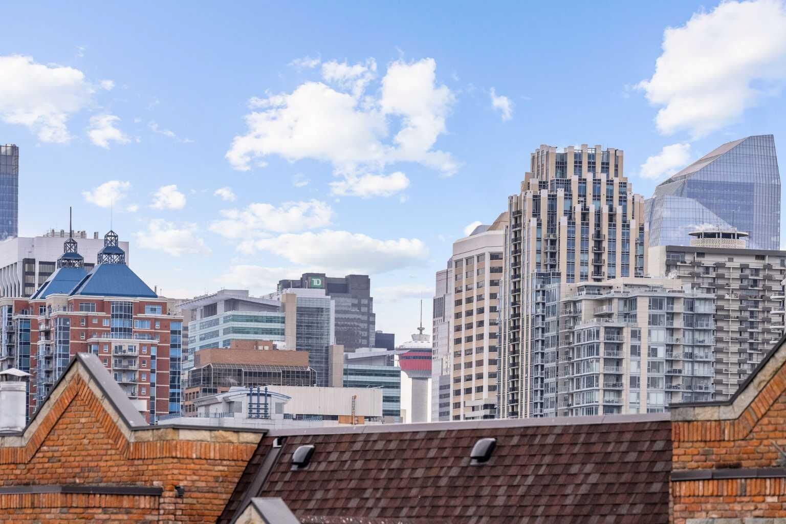 Property Photo: 4 14 Street NW 401 AB T2N 1Z4