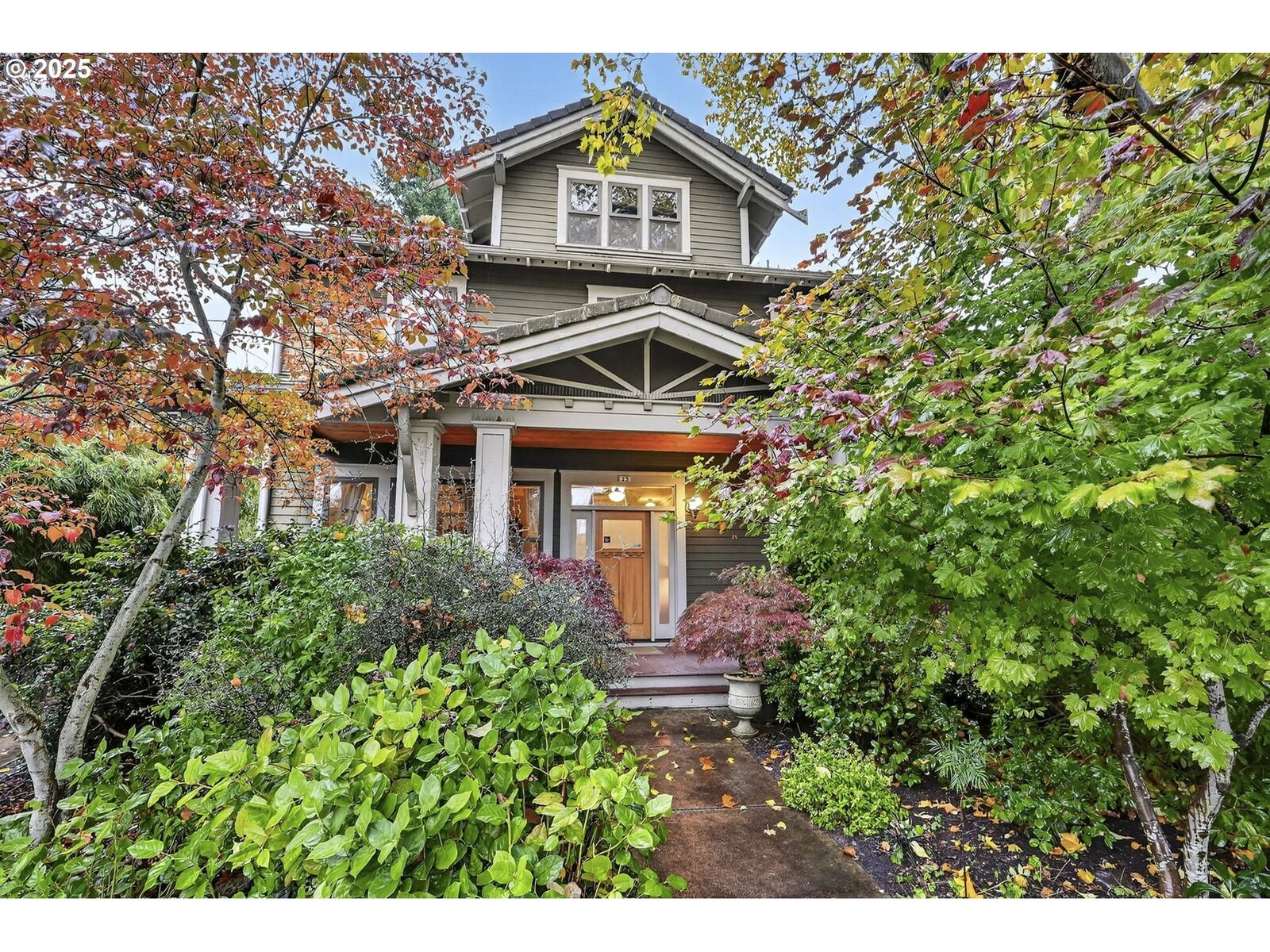 Property Photo: 23 NE Morgan St OR 97211