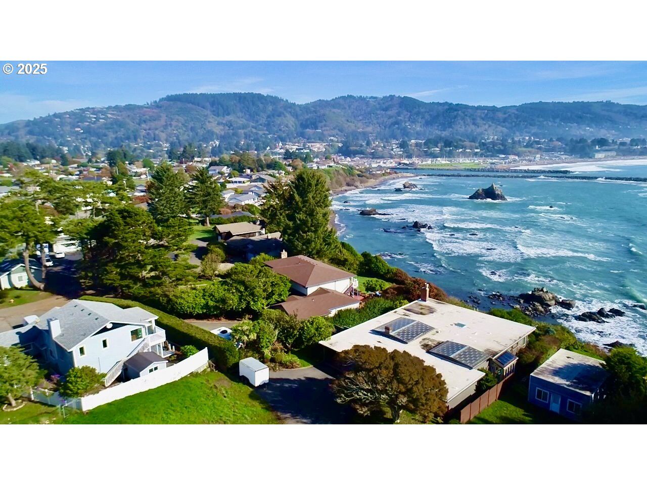 Property Photo:  20 Seascape Ct  OR 97415 