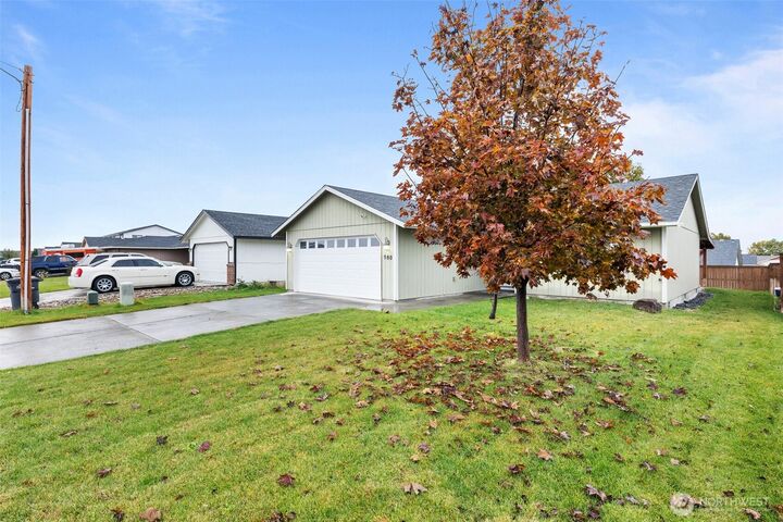 Property Photo:  980 S Capstone Avenue  WA 99344 