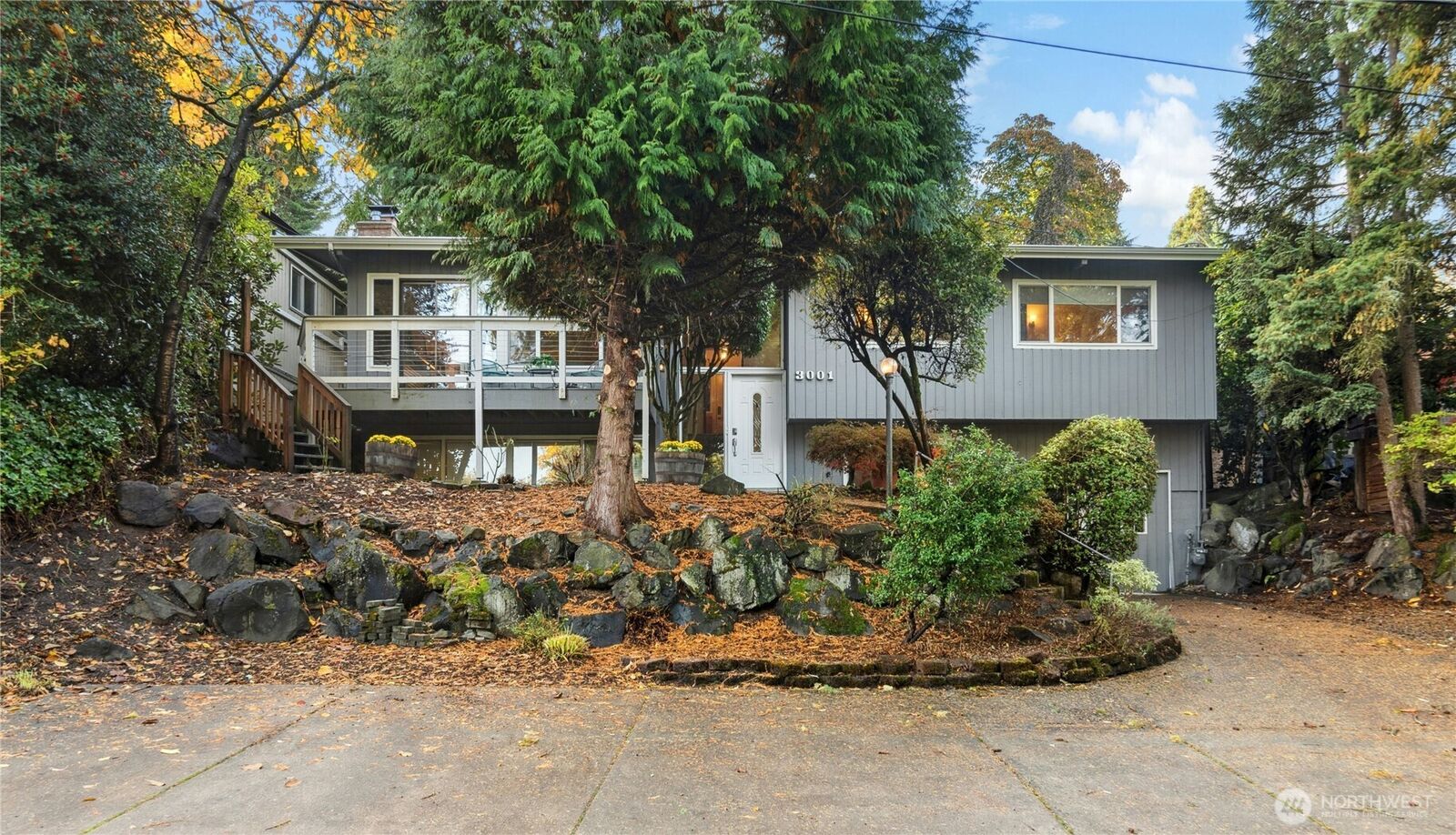 Property Photo: 3001 NE 105th Street WA 98125