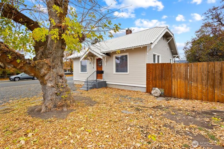 Property Photo: 801 E Capitol Avenue WA 98926