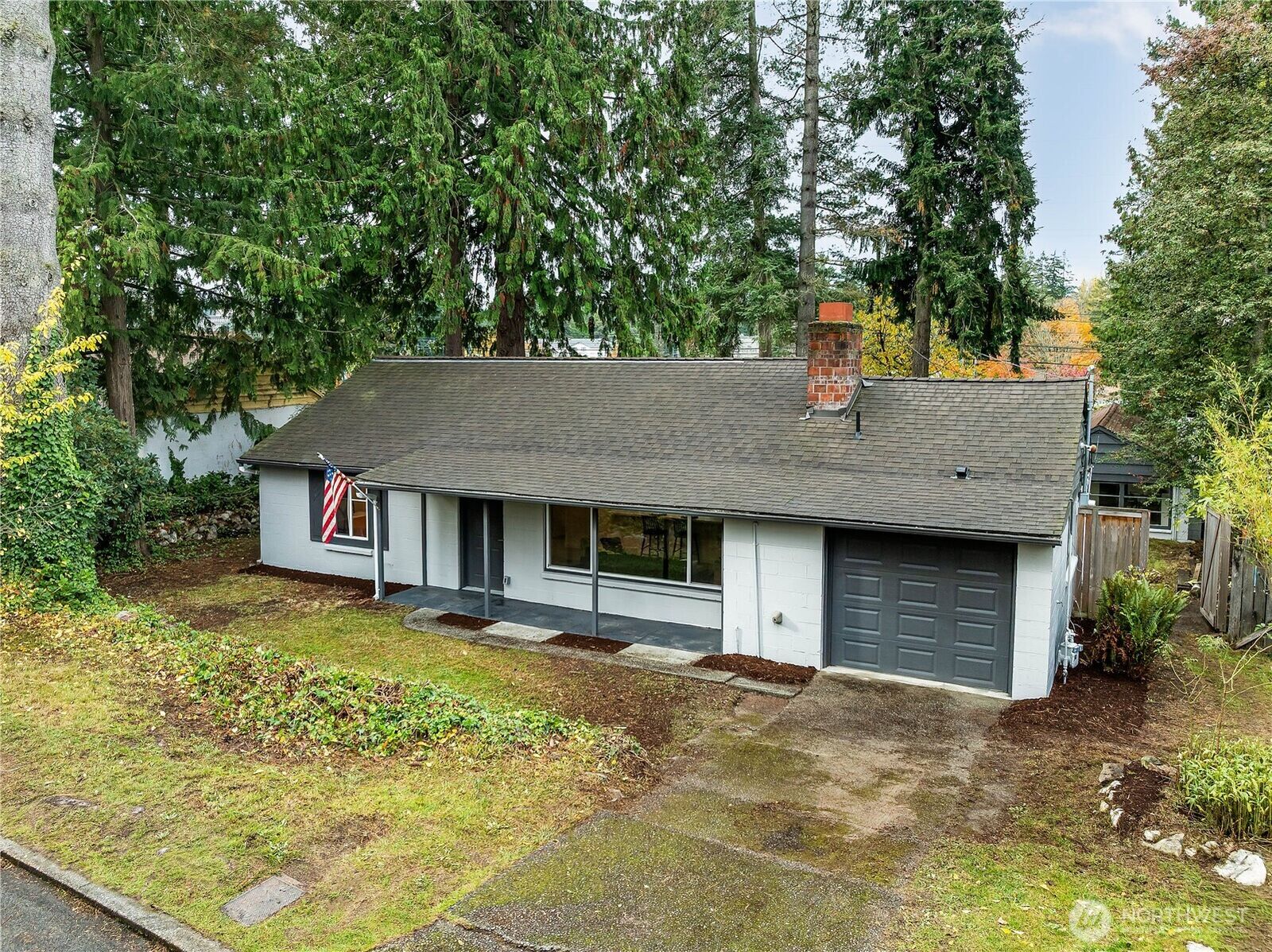 Property Photo: 16167 Midvale Avenue N WA 98133