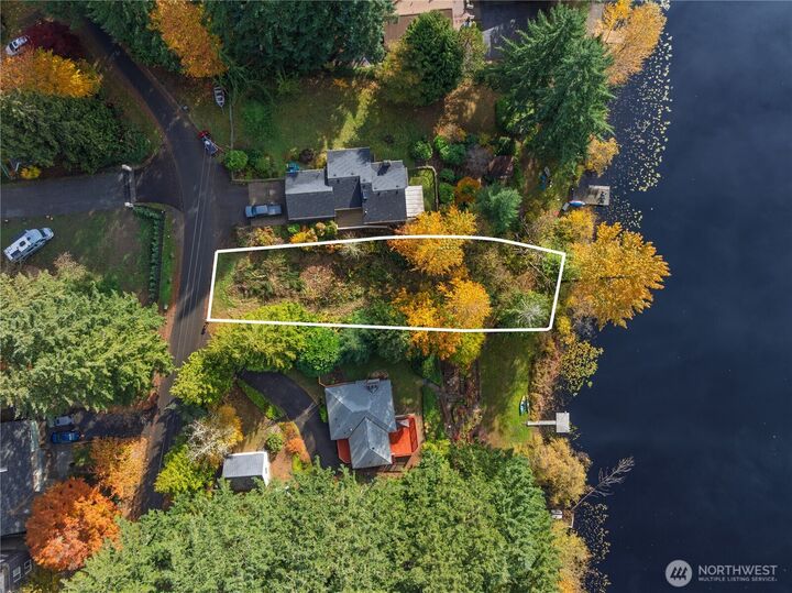 Property Photo:  33401 E Lake Holm Drive SE  WA 98092 