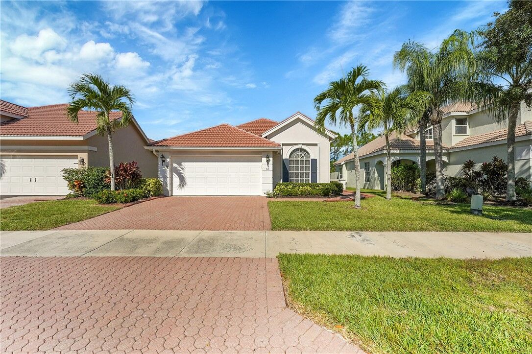 Property Photo: 715 Munjack Circle FL 34986