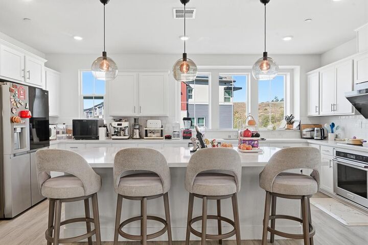 Property Photo: 28983 Ashwell Avenue CA 94544