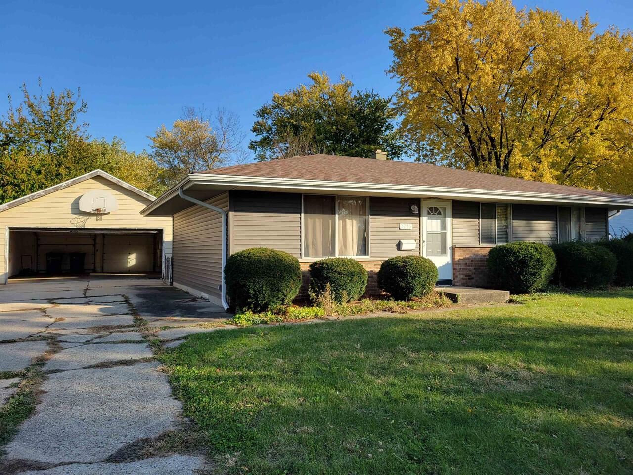 Property Photo: 2205 South Palm Street WI 53546