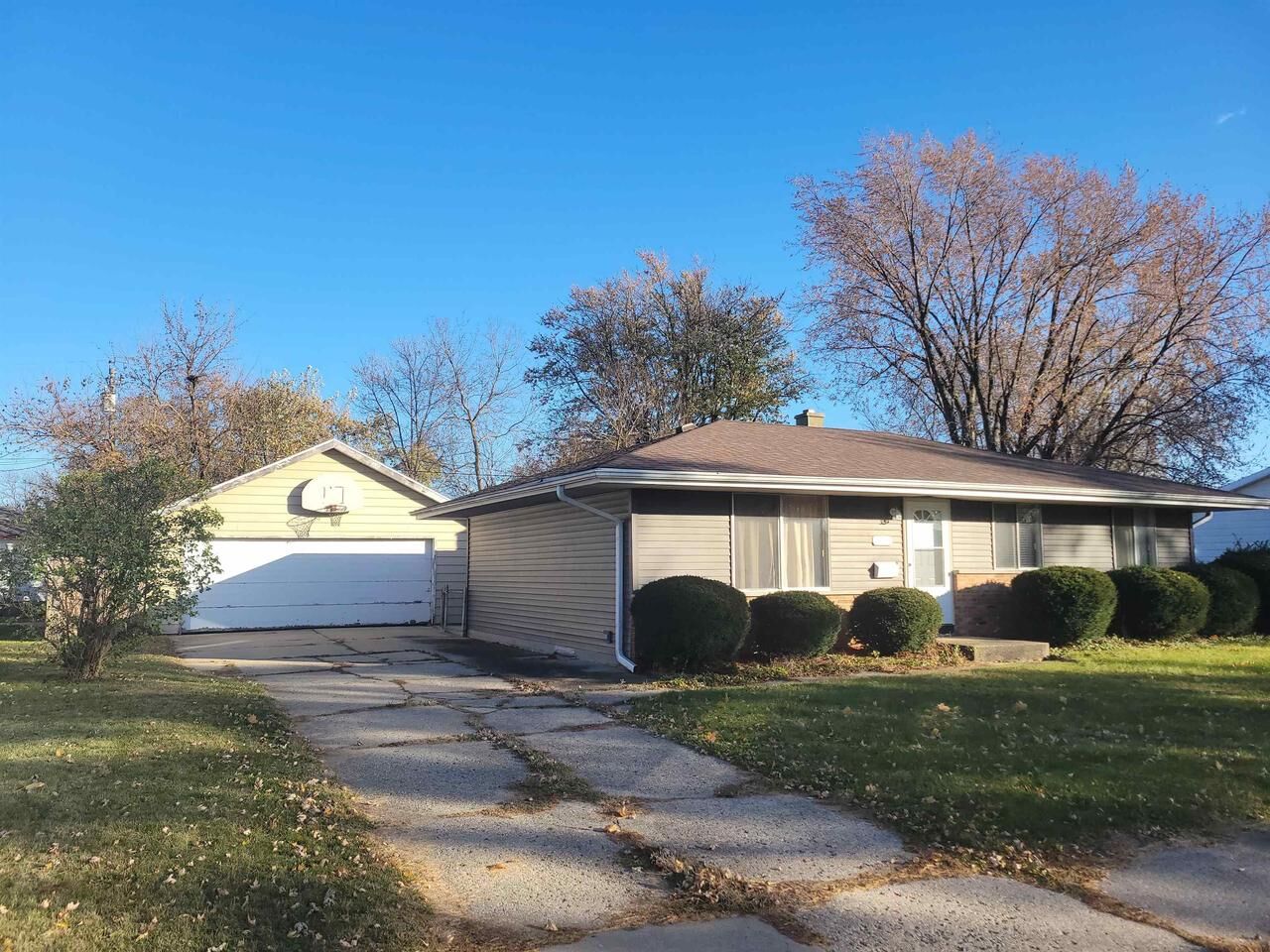 Property Photo:  2205 South Palm Street  WI 53546 