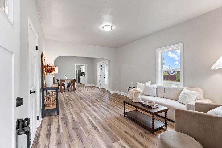 Property Photo:  8102 E Valleyway Ave  WA 99212 