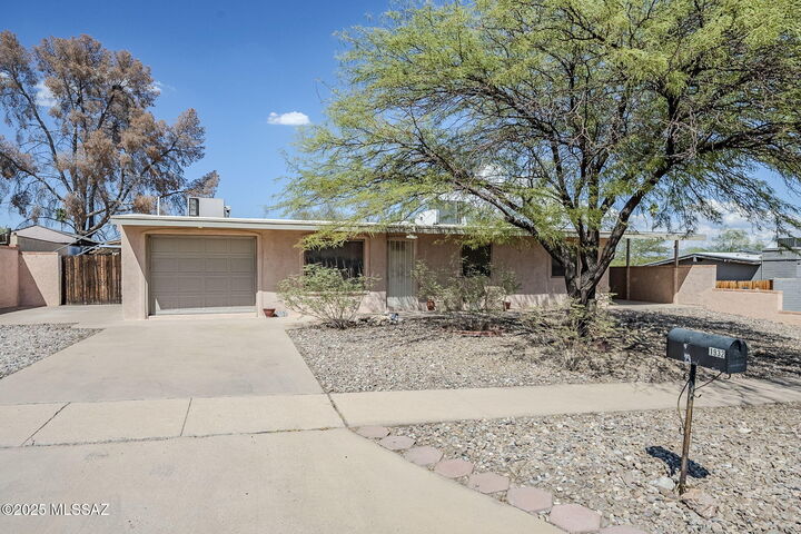 Property Photo: 1932 W 44th Street AZ 85713