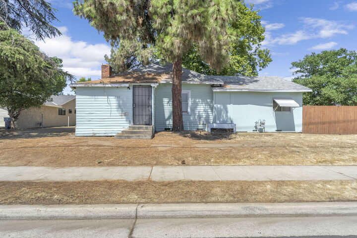 760 Sunnyside Avenue  Clovis CA 93611 photo