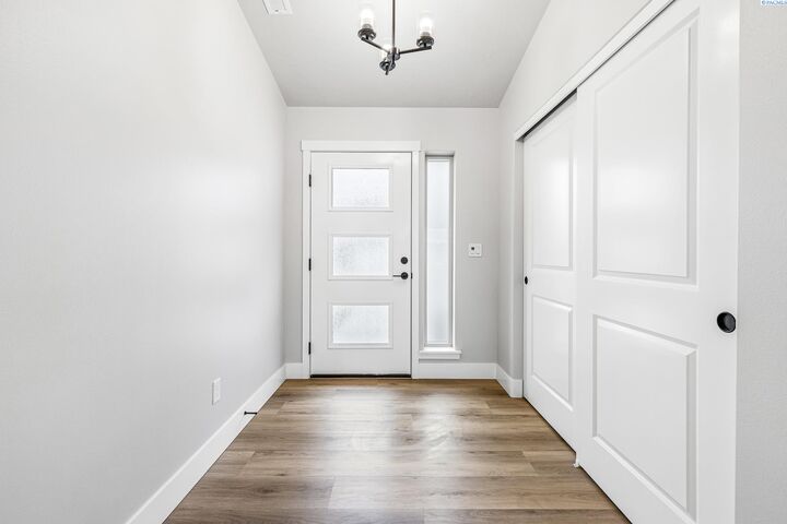 Property Photo: 6557 W 29th Ct WA 99338