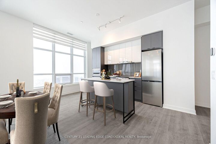 Property Photo:  30 Upper Mall Way Ph03  ON L4J 0L7 