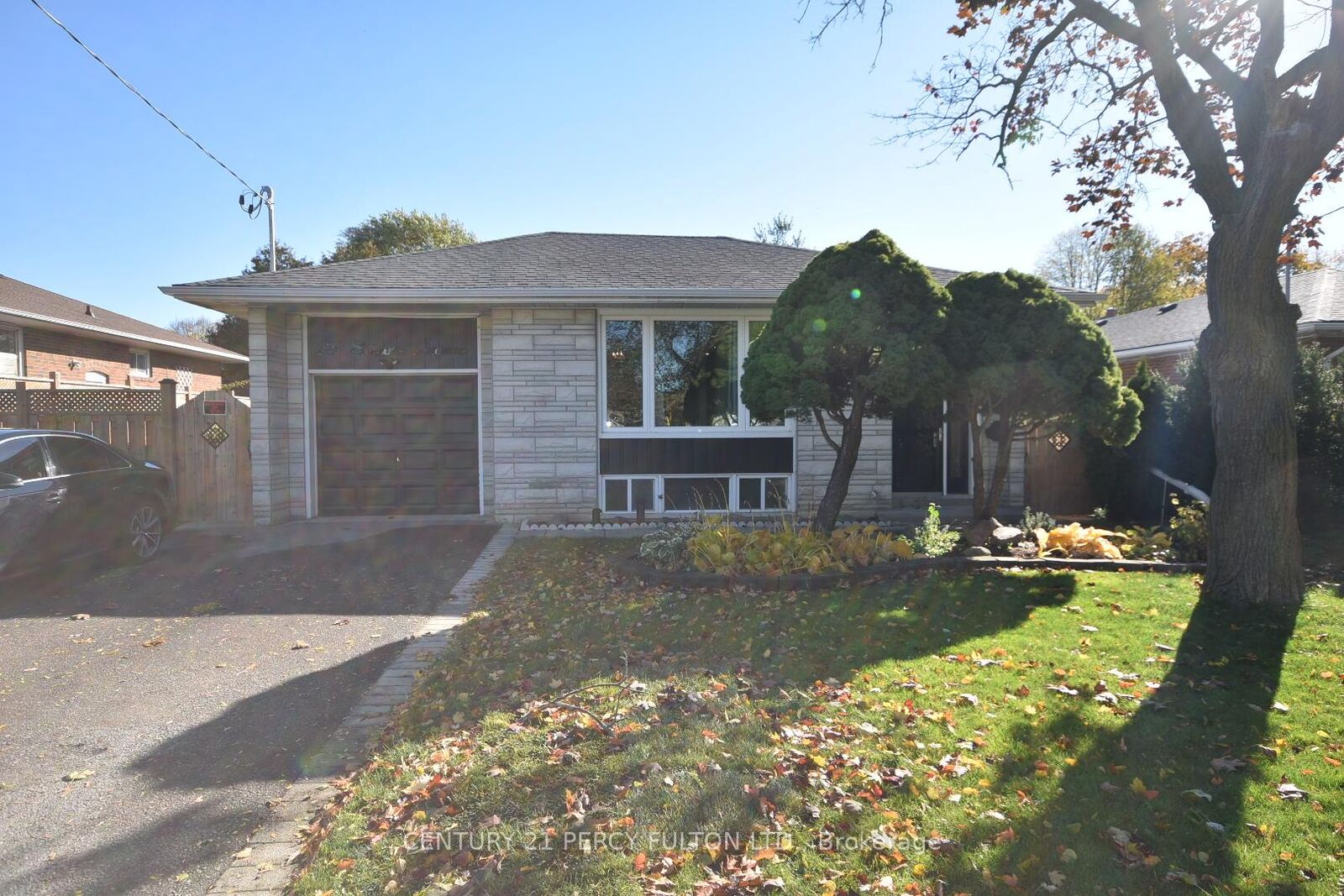 Photo de la propriété: 75 Sloane (Upper) Avenue Upper ON M4A 2A8