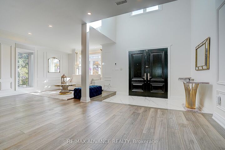 Property Photo: 32 Brookfield Road ON M2P 1A9
