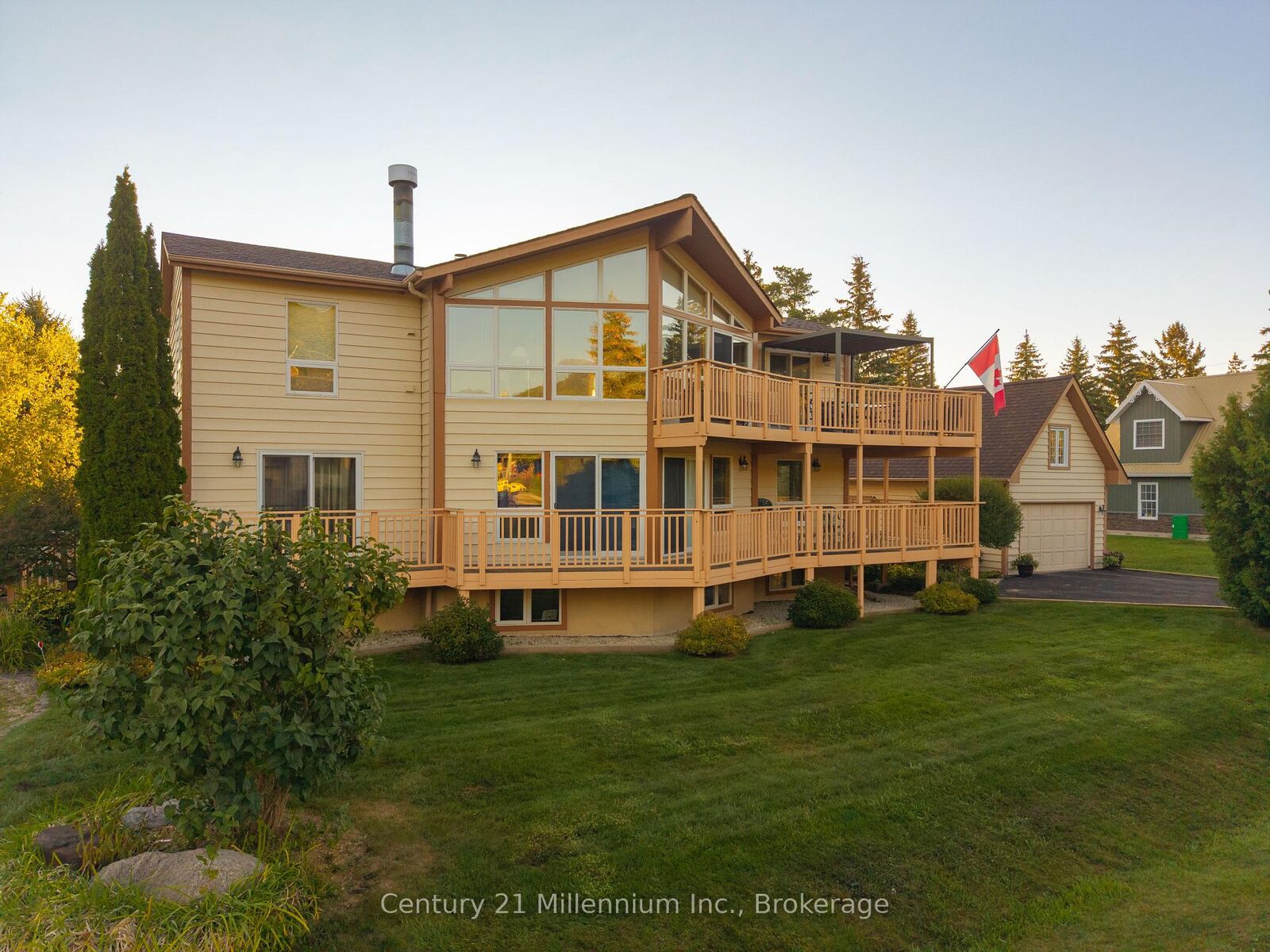 Property Photo:  130 Pioneer Lane  ON L9Y 0M7 