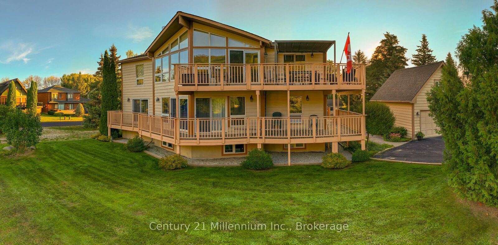 Property Photo:  130 Pioneer Lane  ON L9Y 0M7 